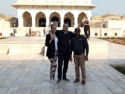 Private Tour Guide for Taj Mahal & Agra Fort Sightseeing